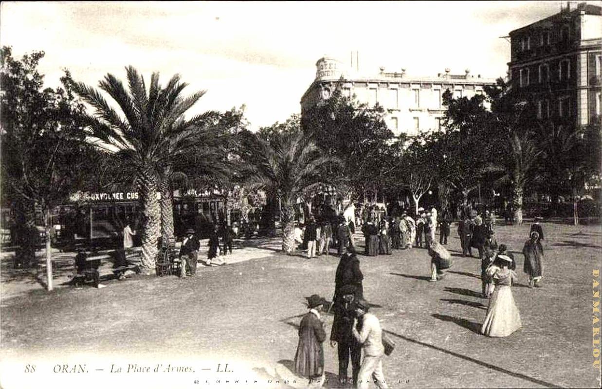 PA i- 25- Place d'armes animee.jpg